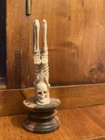 Skelett Figur auf Sockel geschnitzt 15cm