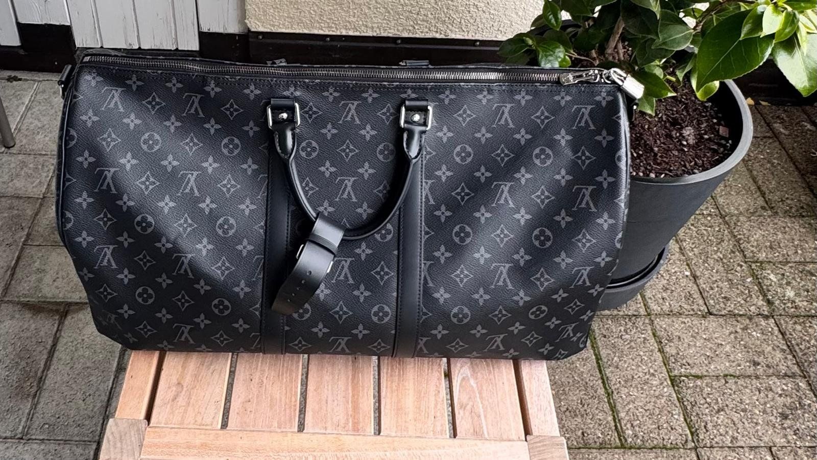 Louis Vuitton Borse: Louis Vuitton Keepall 55 – Nuovo (secondo la descrizione) da Mörschwil venduto da anikhund1