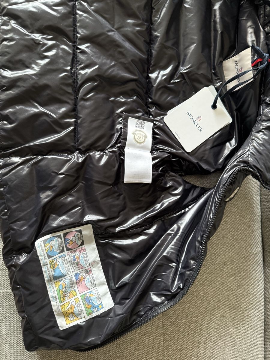 Moncler Gilet & Giacche senza maniche: Moncler Gilet-Fabrik neu – Nuovo e nell'imballaggio originale da Zürich venduto da szi_25tn 2