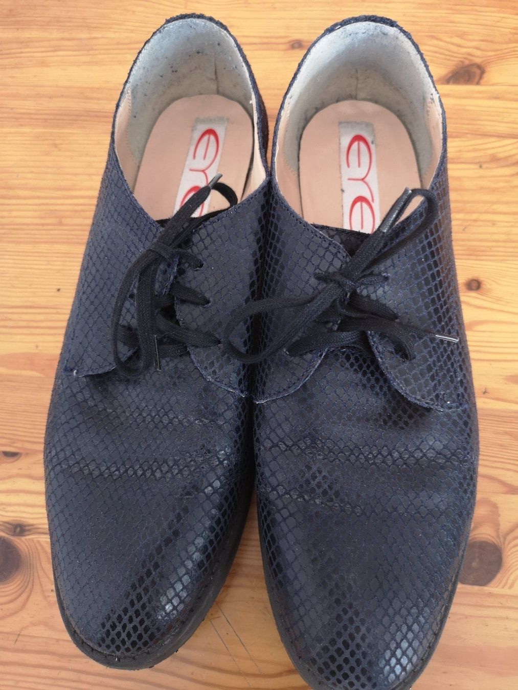 Scarpe da donna: Chaussure bleu foncé à lacet – Usato da Nyon venduto da bicounette66