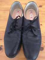 Chaussure bleu foncé à lacet