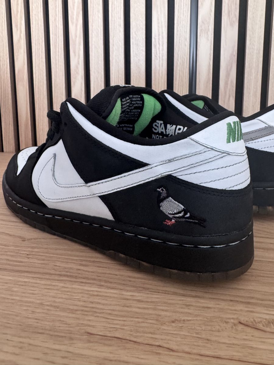 Nike Scarpe da uomo: Nike SB Dunk Low Staple Panda Pigeon – Usato da La Chaux-de-Fonds venduto da Bustabruns 1