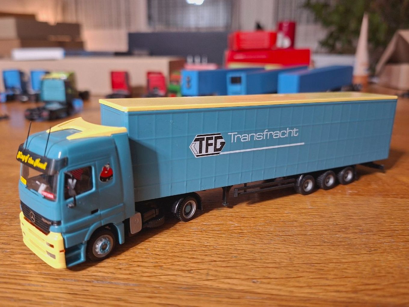 Herpa Kit di modellismo & Modellini statici: MB Sattelzug herpa 1:87 – Usato da Vordemwald venduto da TGV9497