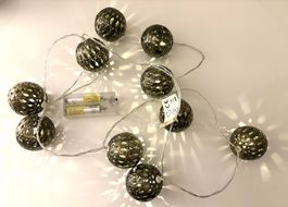 Lichterkette mit Metallkugeln batteriebetrieben