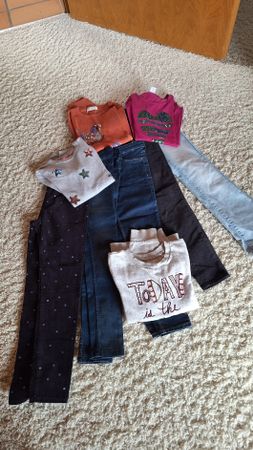 Hosen und Pullis Gr. 134