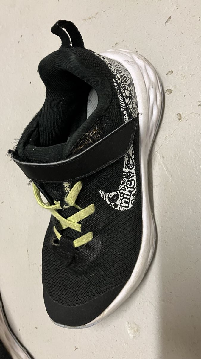 Nike Scarpe per ragazzi: Nike Turnschuhe Kinder schwarz Grösse 31 – Usato da Wettingen venduto da Vichli 1