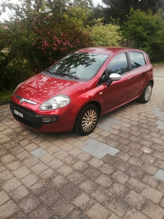 une voiture Fiat PUNTO EVO