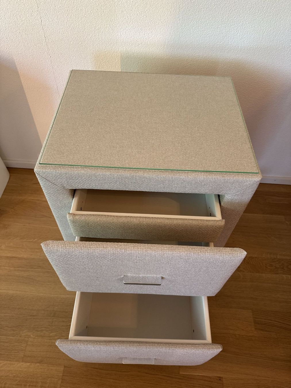 Tables de nuit: Nachttisch 2er Set mit Schubladen – D'occasion à Uster par nin_b8fl 2