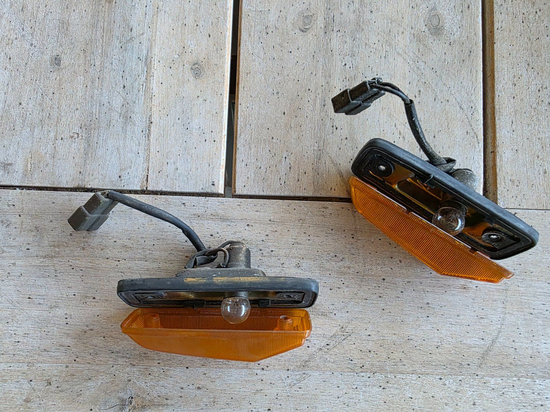 Toyota Tutti pezzi di ricambio auto: Vintage Auto Teile Blinker Toyota – Usato da Walterswil BE venduto da Lonitti 1