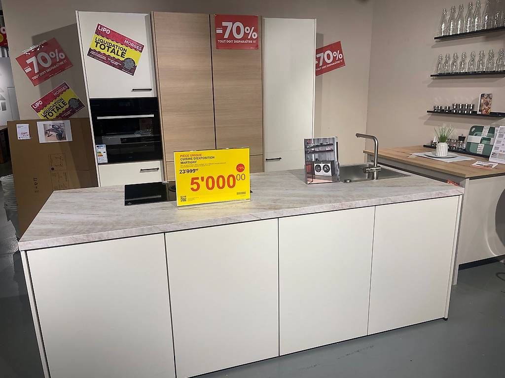 Cucine complete: ** VENDUE ** Cuisine intégrée inc. appareils électroménagers – Usato da Morges venduto da mor_9x9y 4