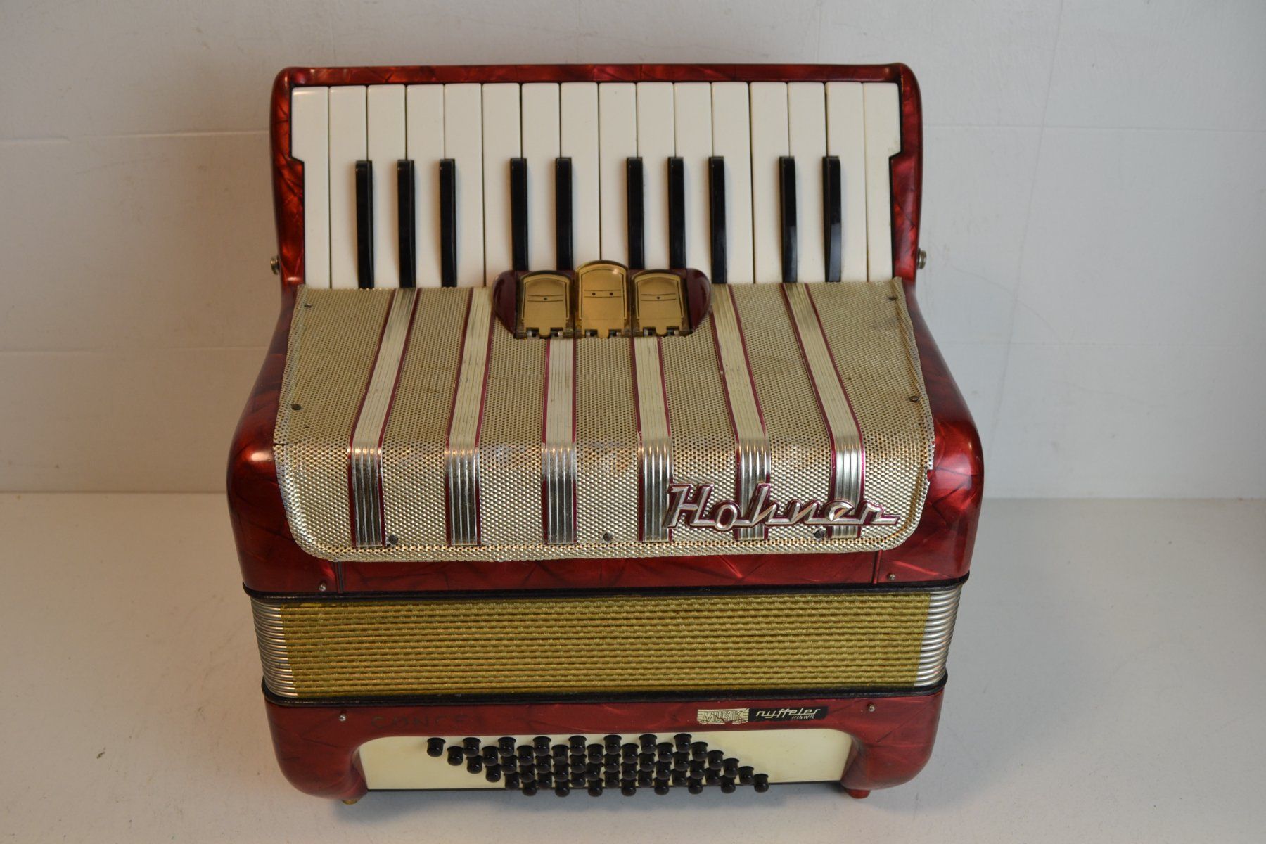 Hohner Strumenti musicali: Akkordeon chromatisch Hohner Concerto I – Usato da Zürich venduto da Brockito