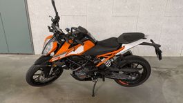 KTM Duke 125