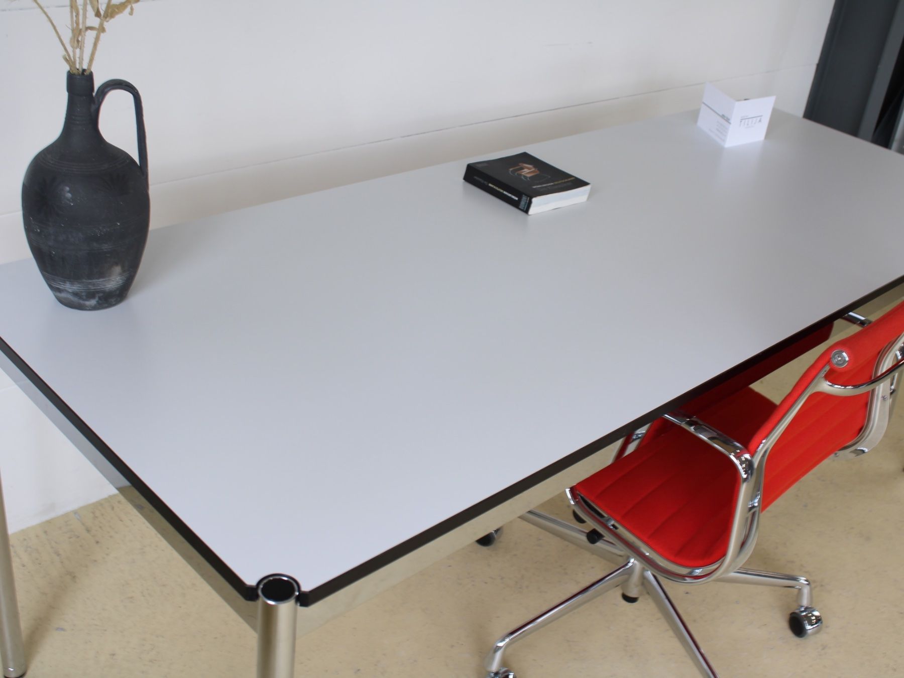 USM Tavoli: USM Haller Tisch weiss (2mx1m) – Usato da Meinisberg venduto da atelier_TILIJA 1