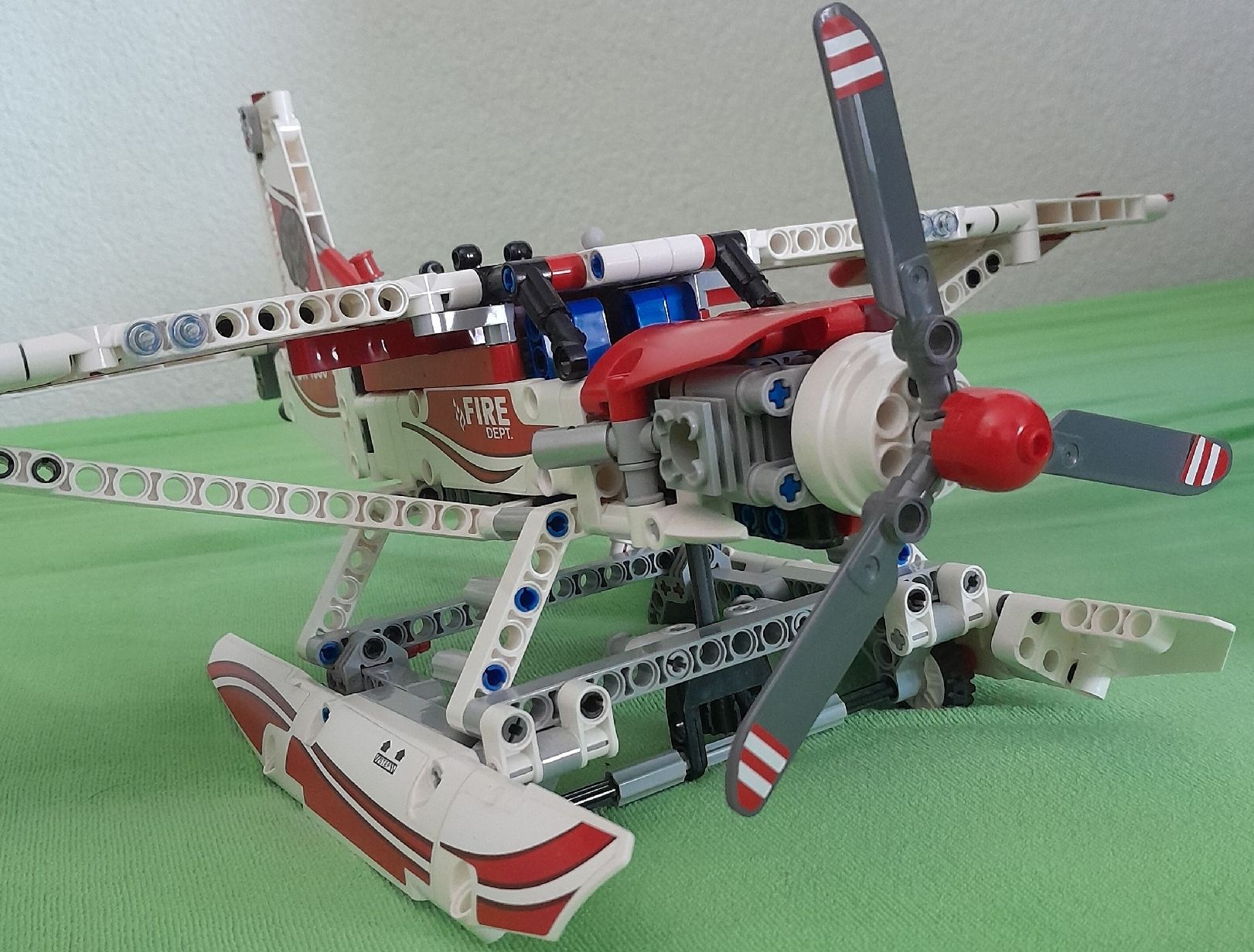 Giocattoli: Lego Technik Löschflugzeug – Nuovo (secondo la descrizione) da Menziken venduto da M.thut