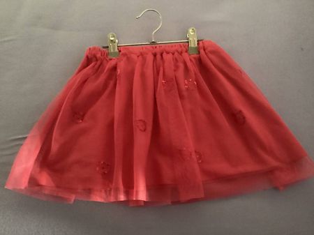 Trois jupes comme neuve taille 128 