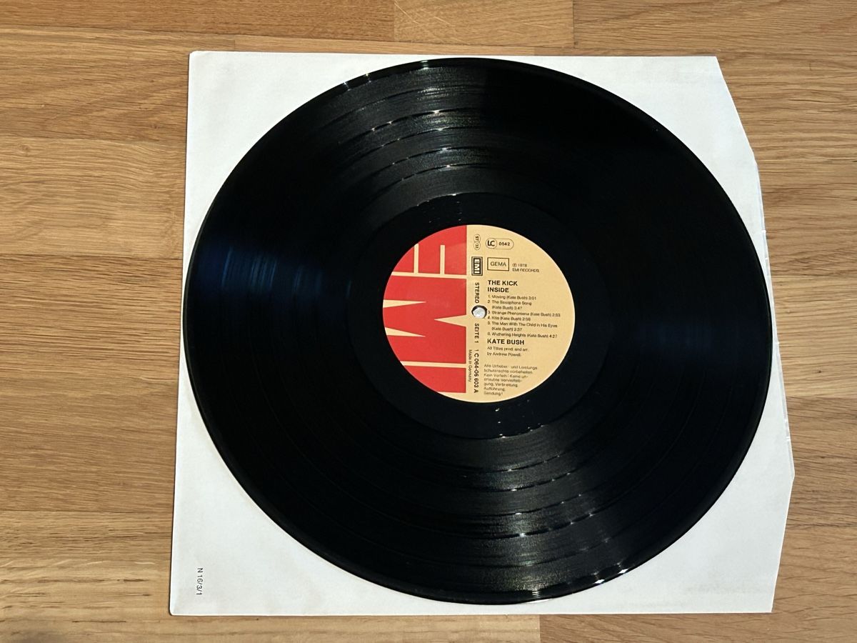 Vinyles: Kate Bush. 1978. The Kick Inside – D'occasion à Faulensee par Mizuno06 2