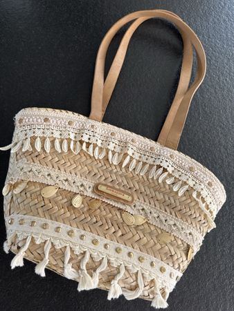 Sommerliche Strohtasche mit Spitze „Simosastre“