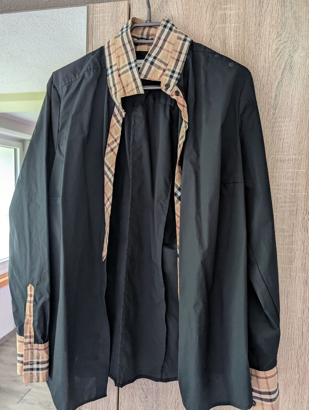 Blusen: Bluse schwarz, Seidensticker mit Burberry-Muster, Grösse 44 – Neu (gemäss Beschreibung) aus Adelboden von Markusandra