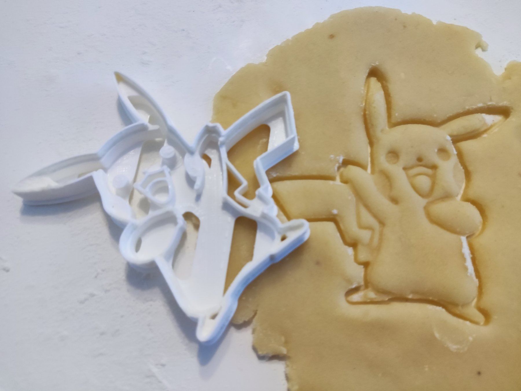 Teglie da forno: Pokemon Pikachu Ausstechform Guetzliausstecher – Nuovo e nell'imballaggio originale da Büren SO venduto da Asadn