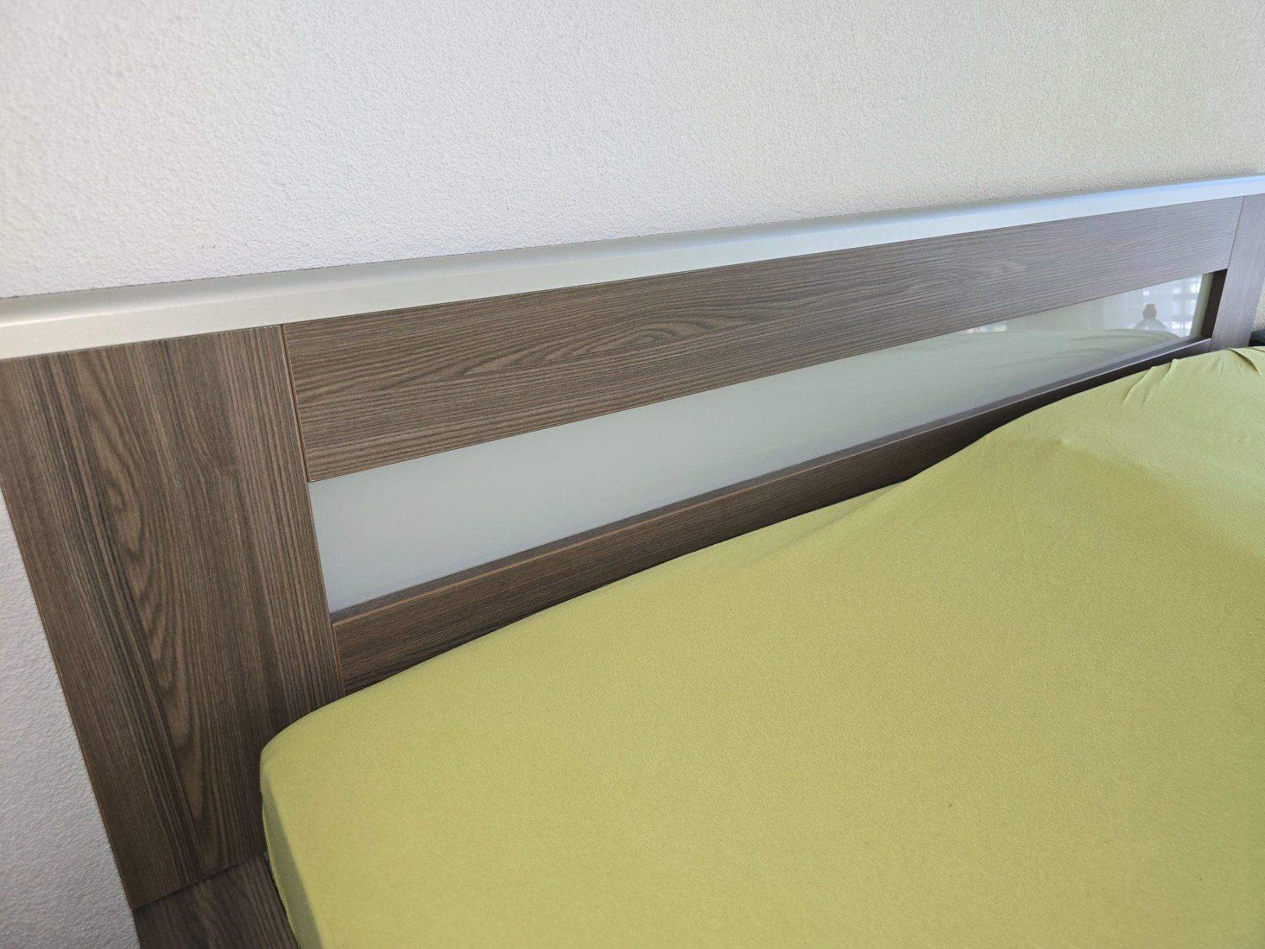 Betten: Schönes, einwandfreies Bett – Gebraucht aus Strengelbach von Mosers 4