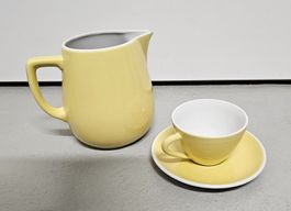 Vintage gelber Rössler Krug mit Tasse mit Unterteller