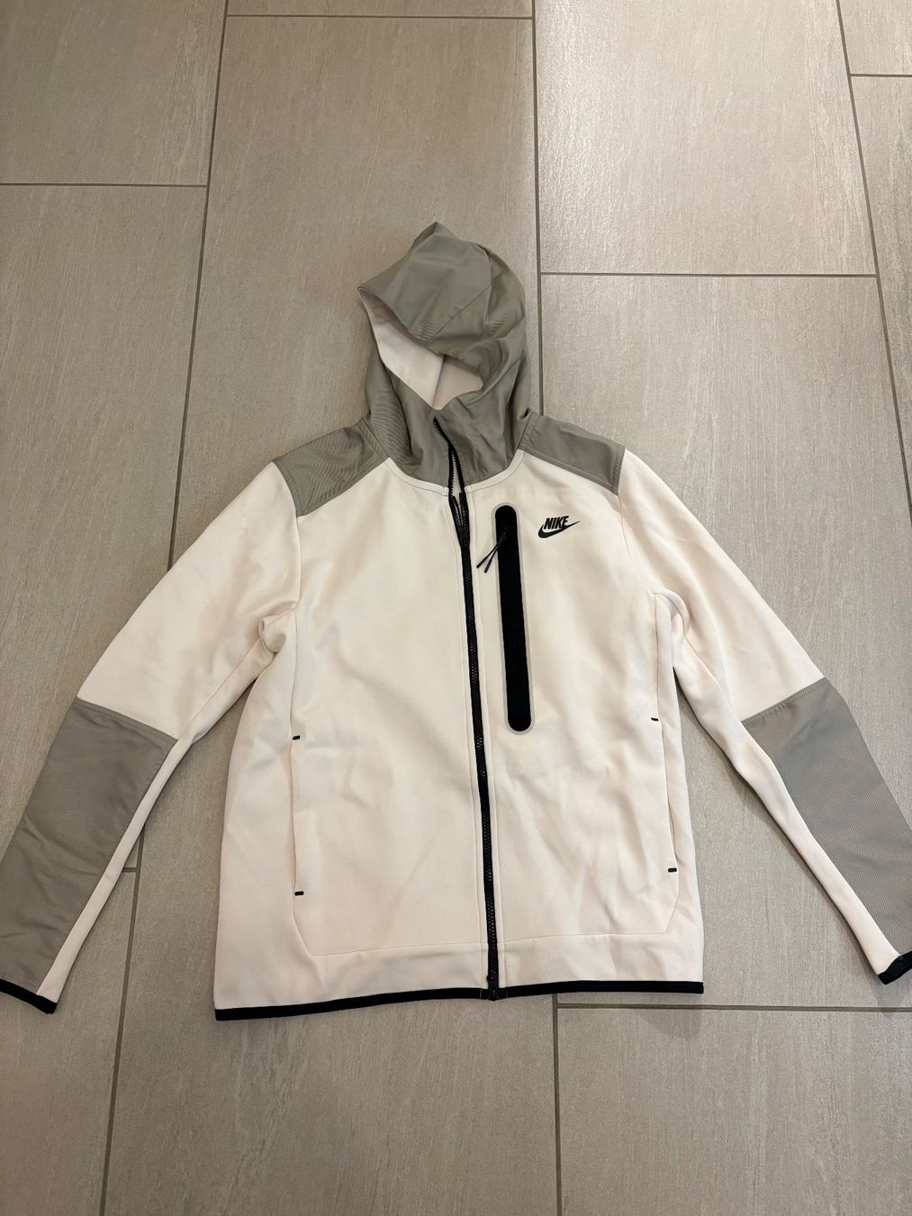 Nike Jacken: Nike Tech Zip Hoodie Winterized - M – Gebraucht aus Rothrist von topan01
