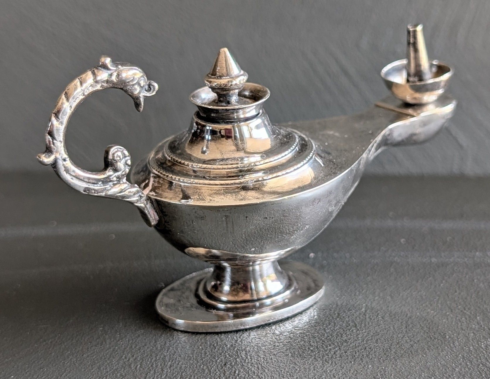 Tutte le decorazioni: Antike Silber Ölwunderlampe mit Drachengriff – Usato da Münsingen venduto da Rehtre