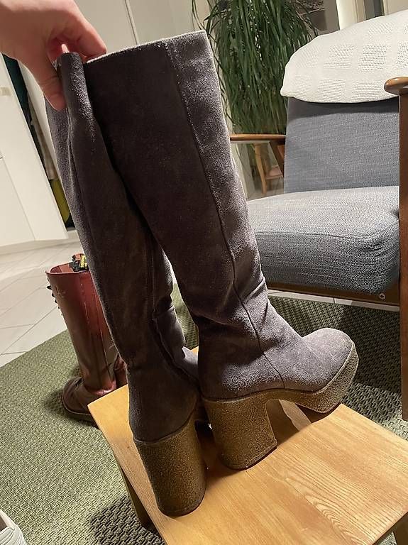 Scarpe da donna: Lederstiefel – Usato da Rifferswil venduto da Klabourettli 1