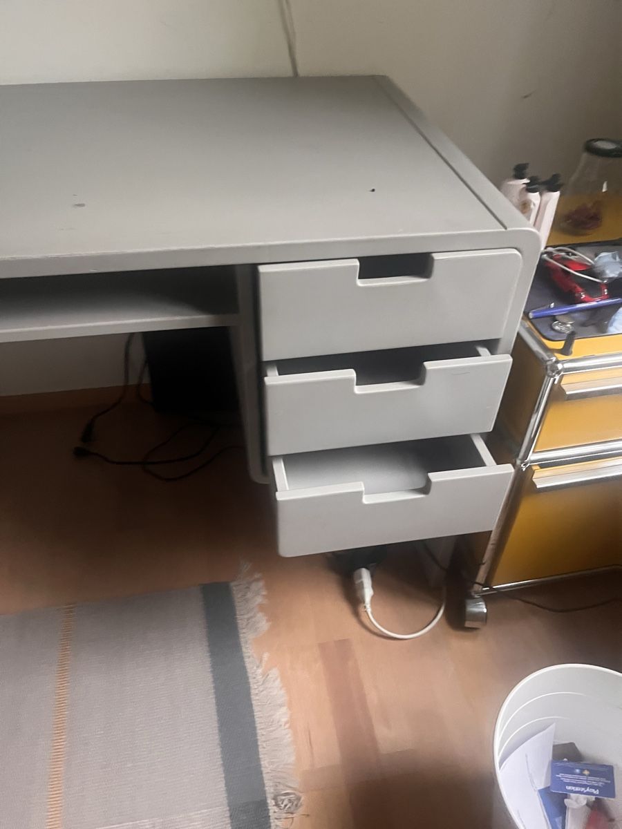 Schreibtische: Schreibtisch von laurette – Gebraucht aus Zürich von spruso3 1