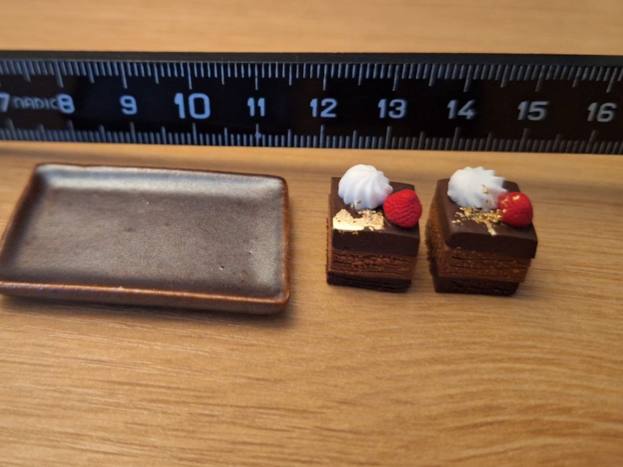 Case e mobili per bambole: Handmade Blattgold Törtchen – Nuovo (secondo la descrizione) da Zürich venduto da HandmadeTinyFood 1
