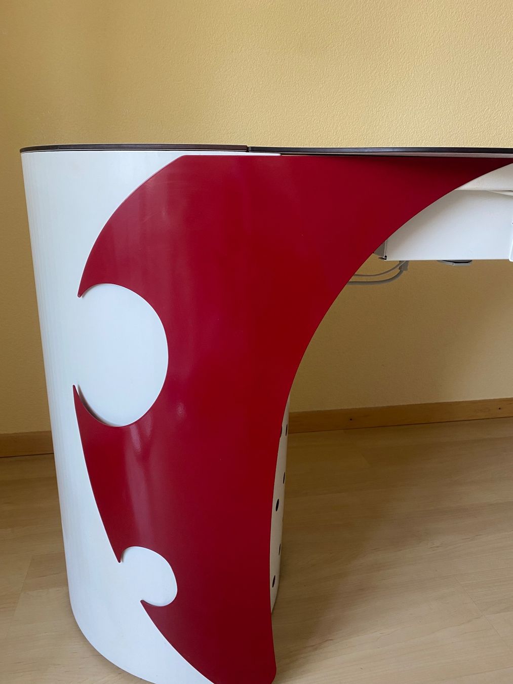Tavoli: Moderner Nagel- Maniküretisch mit integrierter Absaugung – Nuovo (secondo la descrizione) da Lengnau AG venduto da pauergirl 1