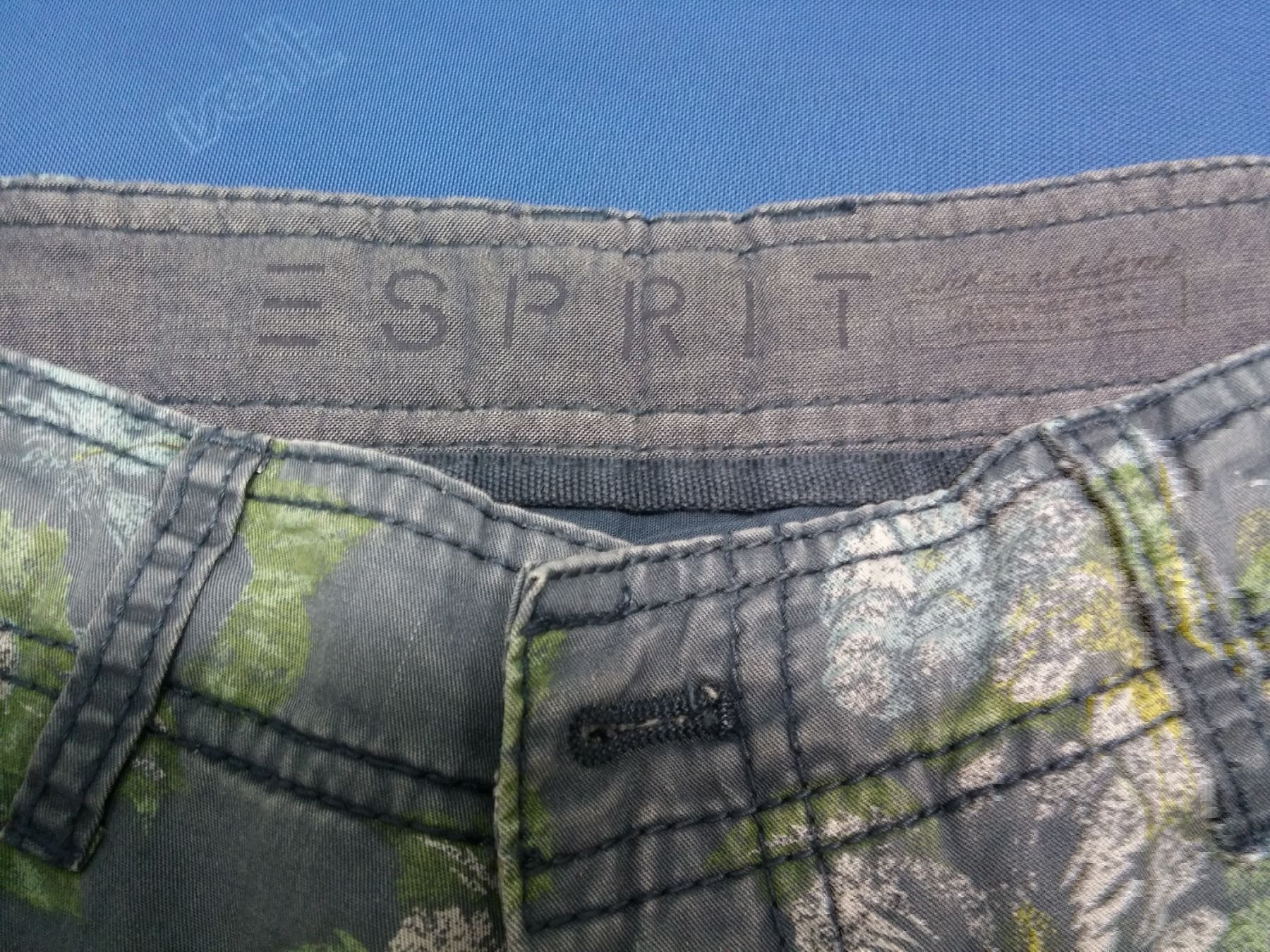 Esprit Pantaloni: ESPRIT Herren Shorts Gr 31 – Usato da Langnau am Albis venduto da Judithsebi 1
