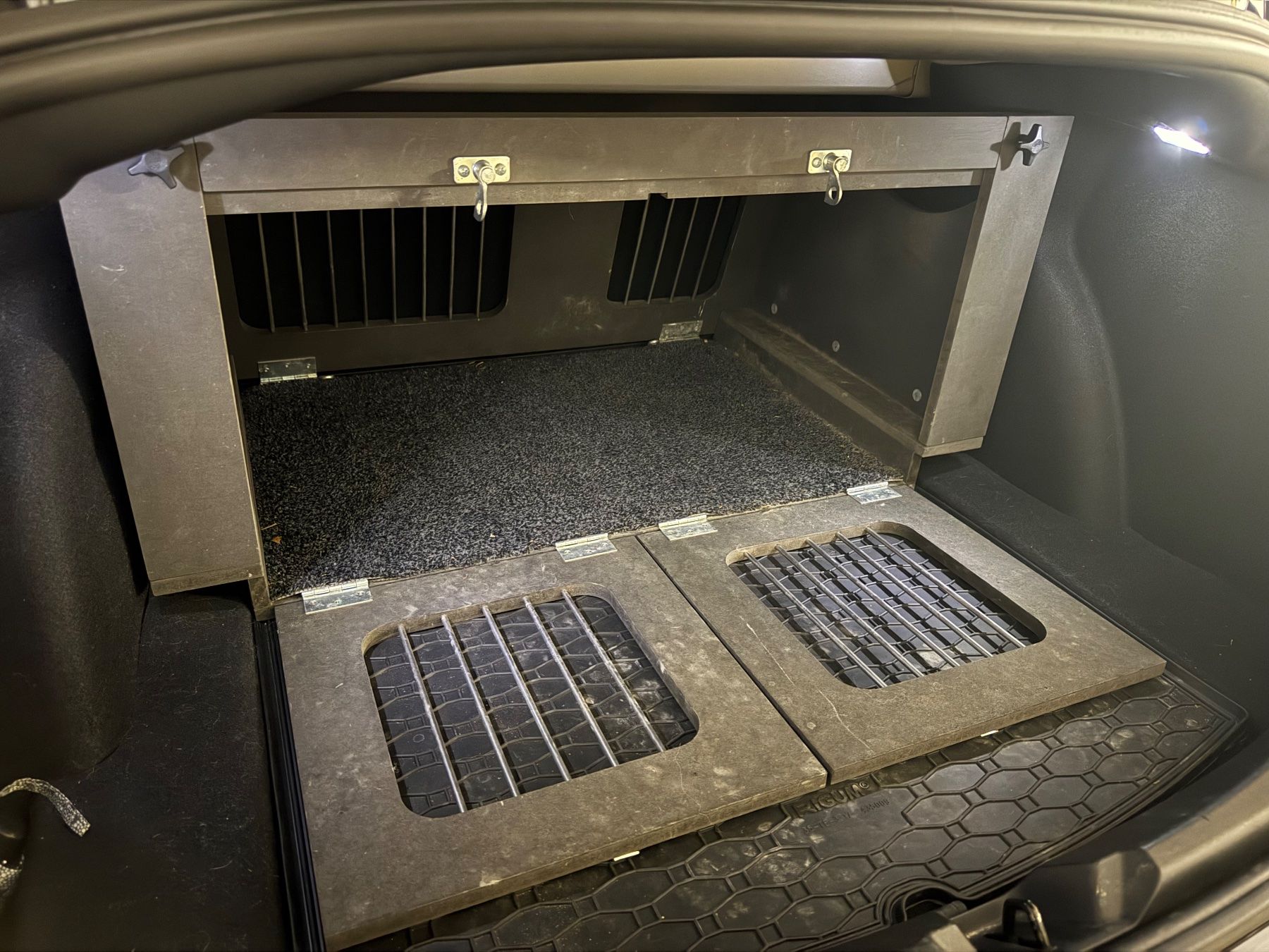 Cucce & Letti: Tesla Model 3 TM3-Hundebox – Usato da Wetzikon ZH venduto da nin_yjd7