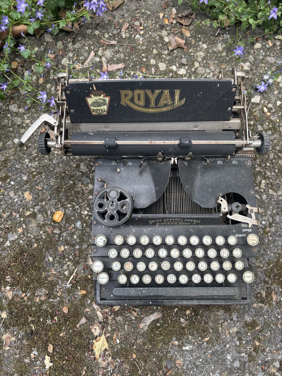 Macchine da scrivere: Scheunenfund ROYAL Schreibmaschine – Usato da Münsingen venduto da Sinonn