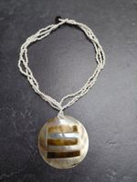 collier avec pendentif nacre
