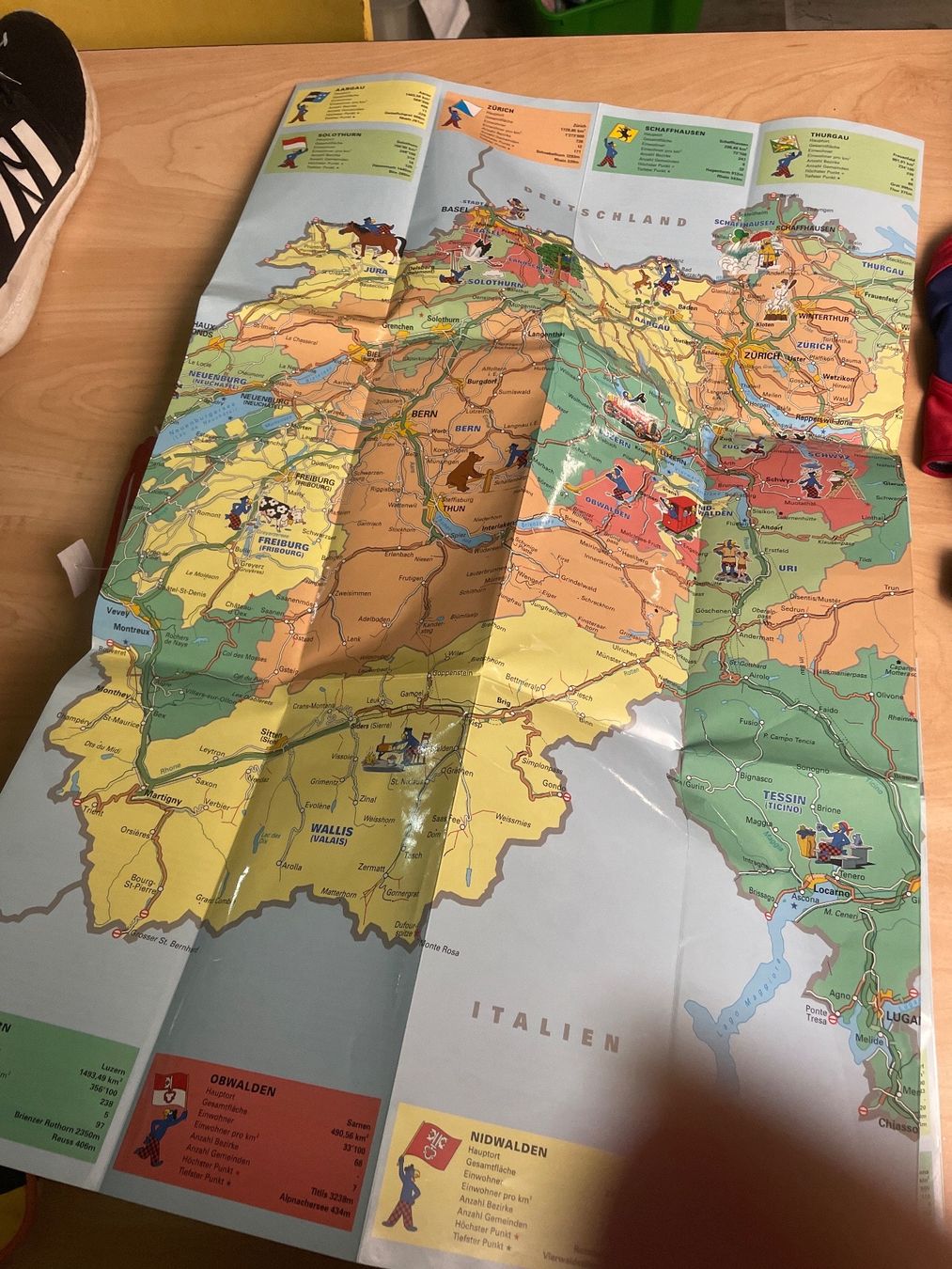 Borse & Zaini: Roter Globi Rucksack und Globis Schweizerkarte – Usato da Obergerlafingen venduto da cabo4 1