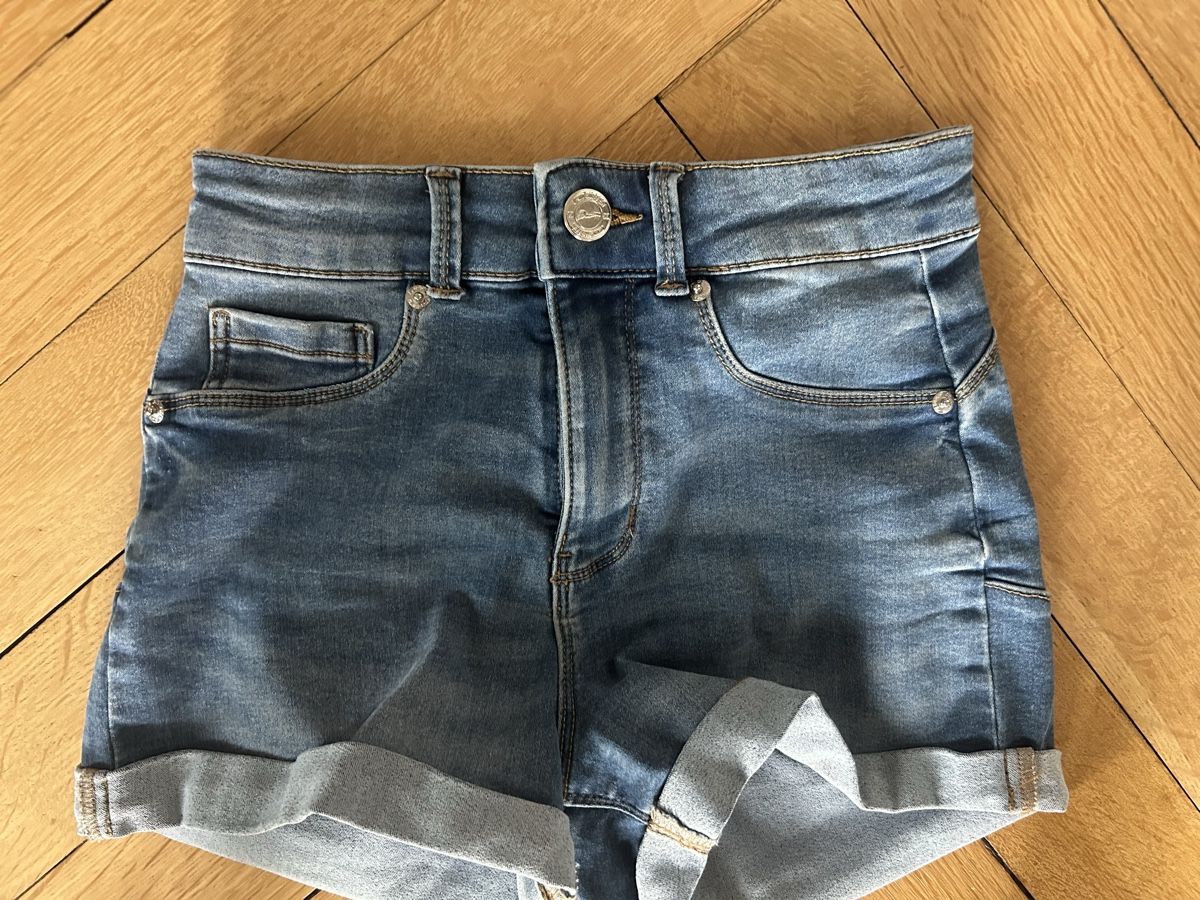 Pantalons: Short en Jean’s ado taille 152 – D'occasion à Neuchâtel par Yaya2020