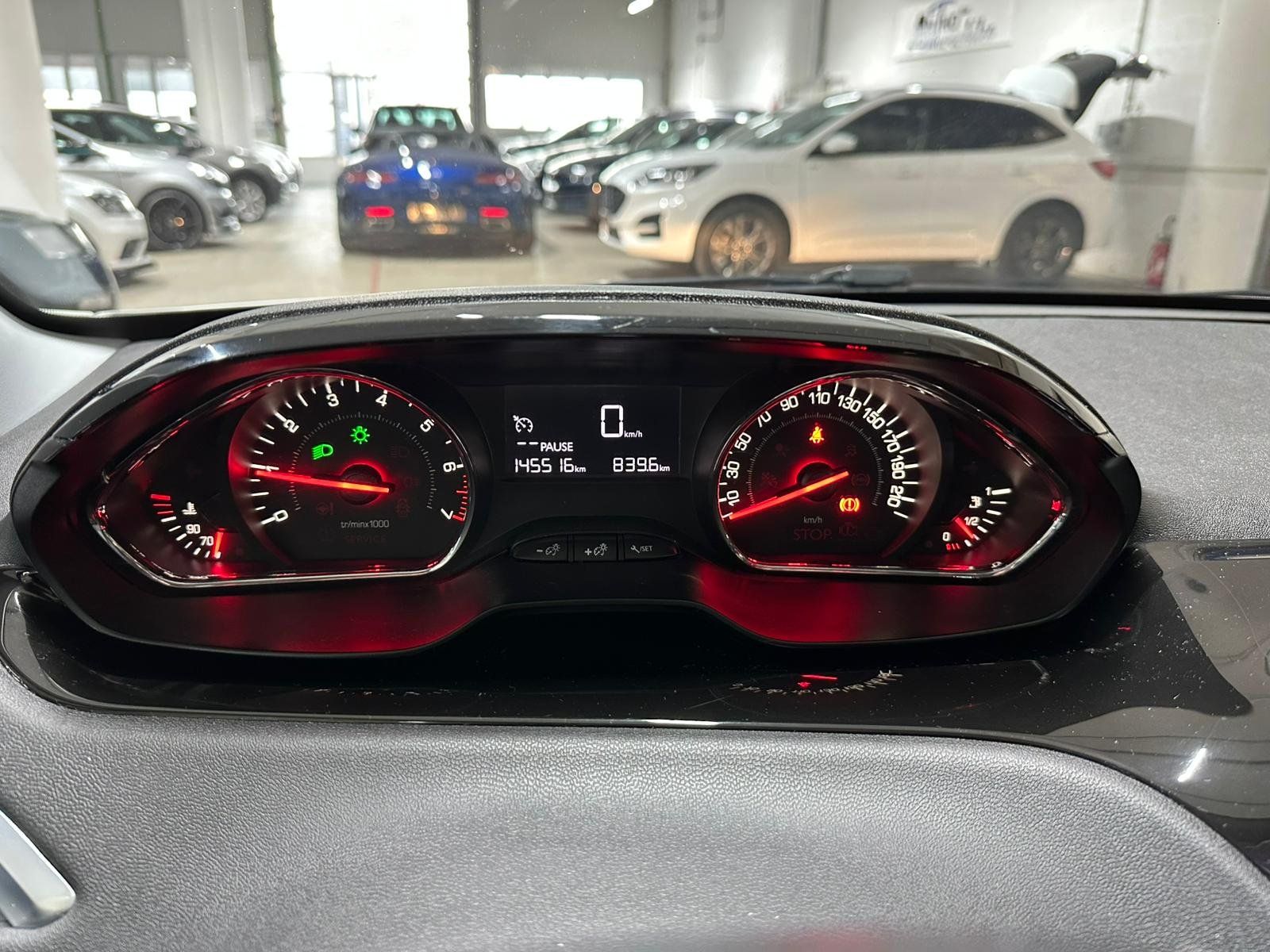 Peugeot Autos: PEUGEOT 208 1.2 VTI Access – D'occasion à Aclens par sobacopeludo 2