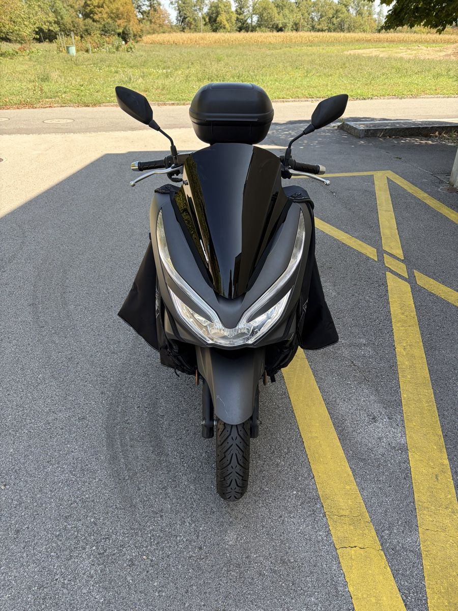 Honda Scooters: Pcx Honda 2019 – D'occasion à Aire-la-Ville par asiouch 2
