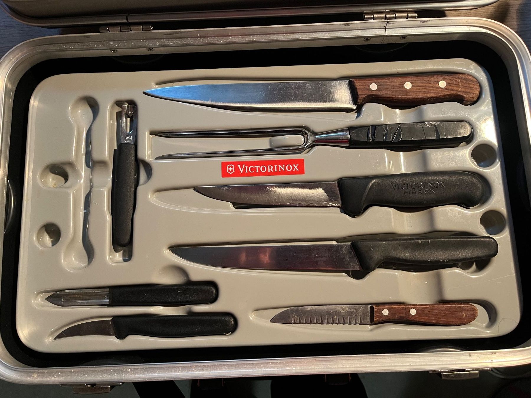 Victorinox Küchenmesser: Messerkoffer – Gebraucht aus Goldswil von Jordi7