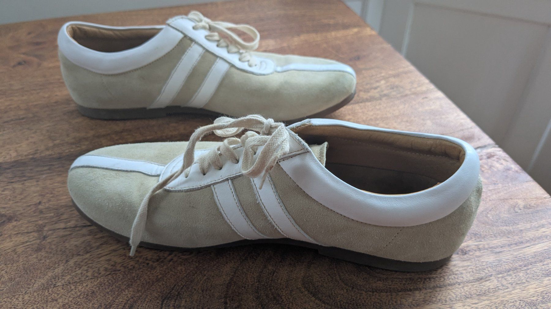 Scarpe da donna: Navyboot, Sneader, beige-weiss, Gr.41 – Usato da Zürich venduto da Rosensbach 1