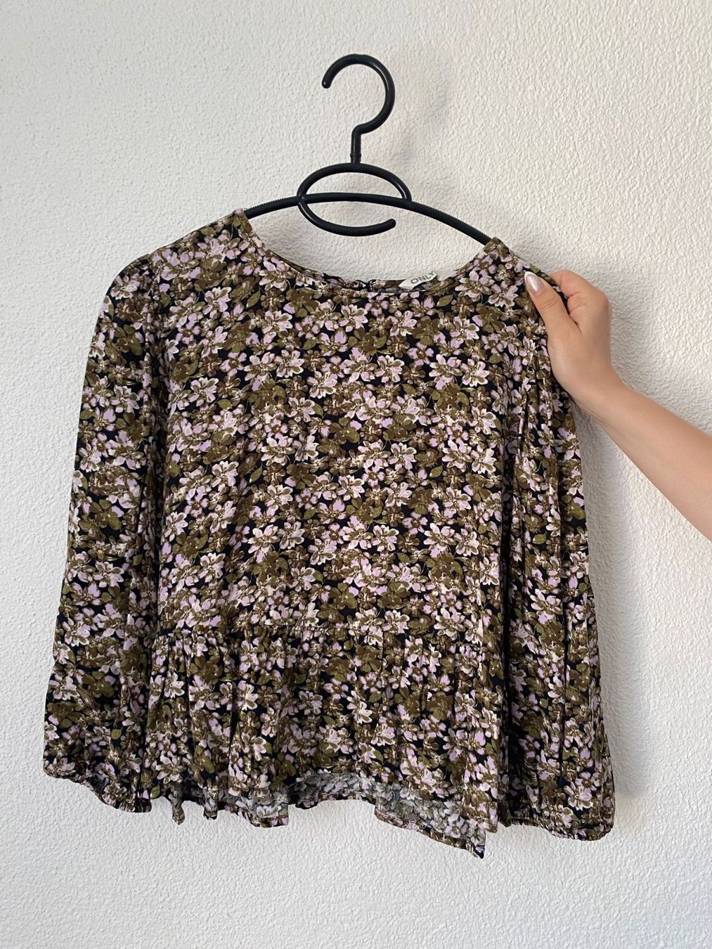 Only Blusen: Bluse – Gebraucht aus Menznau von cle_j2js