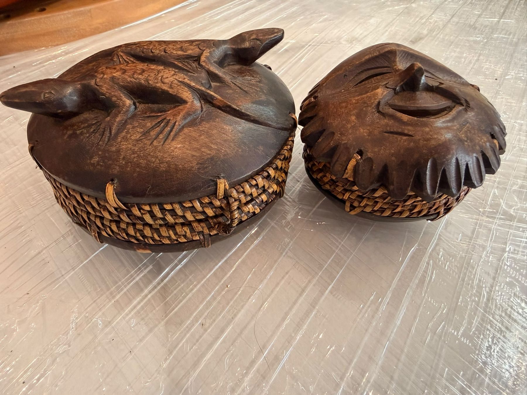 Articles en bois: Holzschalen mit Deckel 2er Set handgeschnitzt  – D'occasion à Seon par _mavvy_ 1