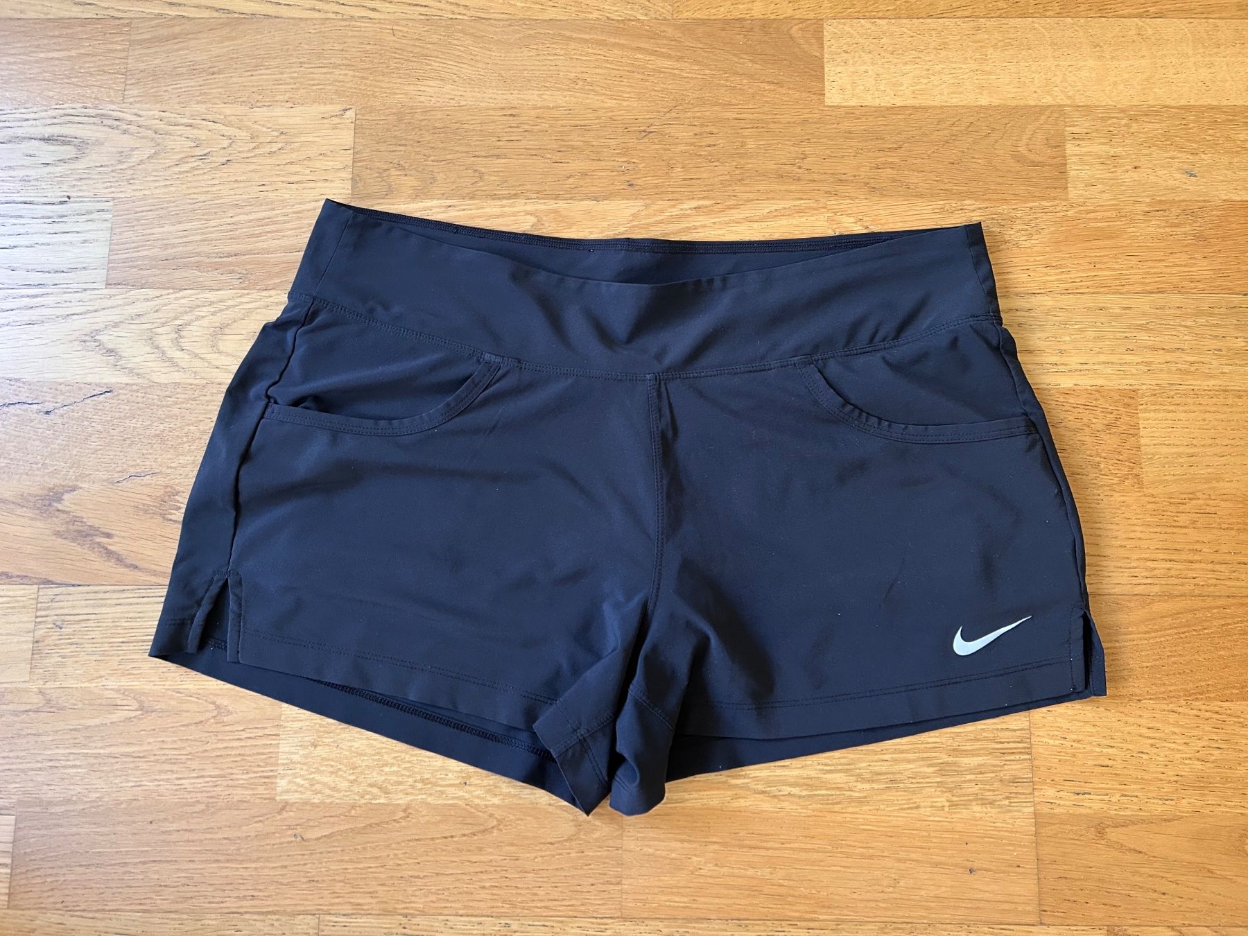 Nike Pantaloni: Nike Laufshorts DRI-FIT Gr. M – Usato da Zürich venduto da jules0511