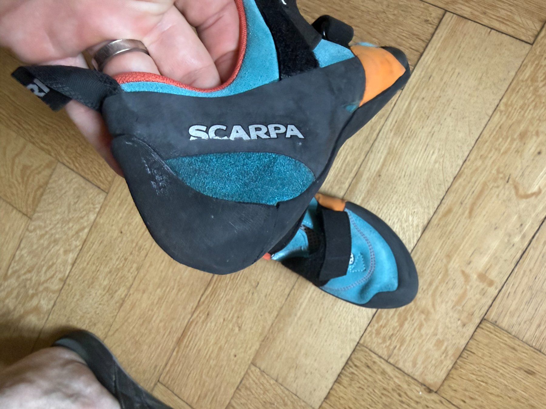 Scarpe da uomo: Chaussons d'escalade Scarpa Force V WMN taille EU 40 1/2 – Usato da Lausanne venduto da denisbalibouse 1