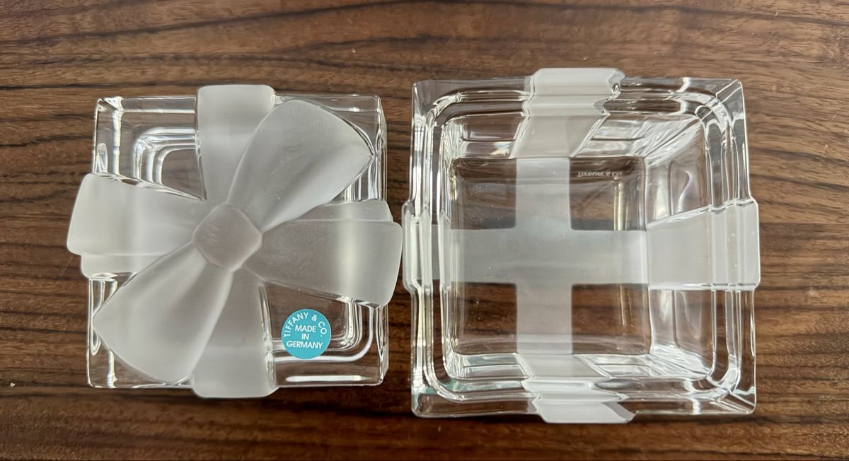Statuette: Tiffany & Co. Glasbehälter original Neu – Nuovo e nell'imballaggio originale da Kastanienbaum venduto da Linobaby 3