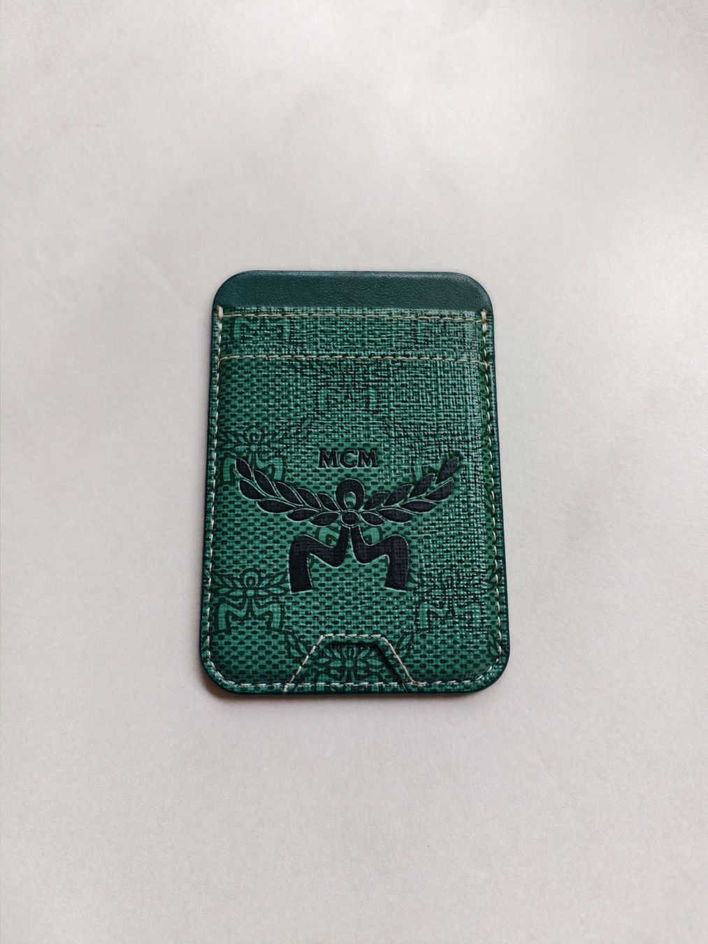 Staffe: MCM Magnet Card Holder iPhone – Usato da Horgen venduto da mar_tdt5