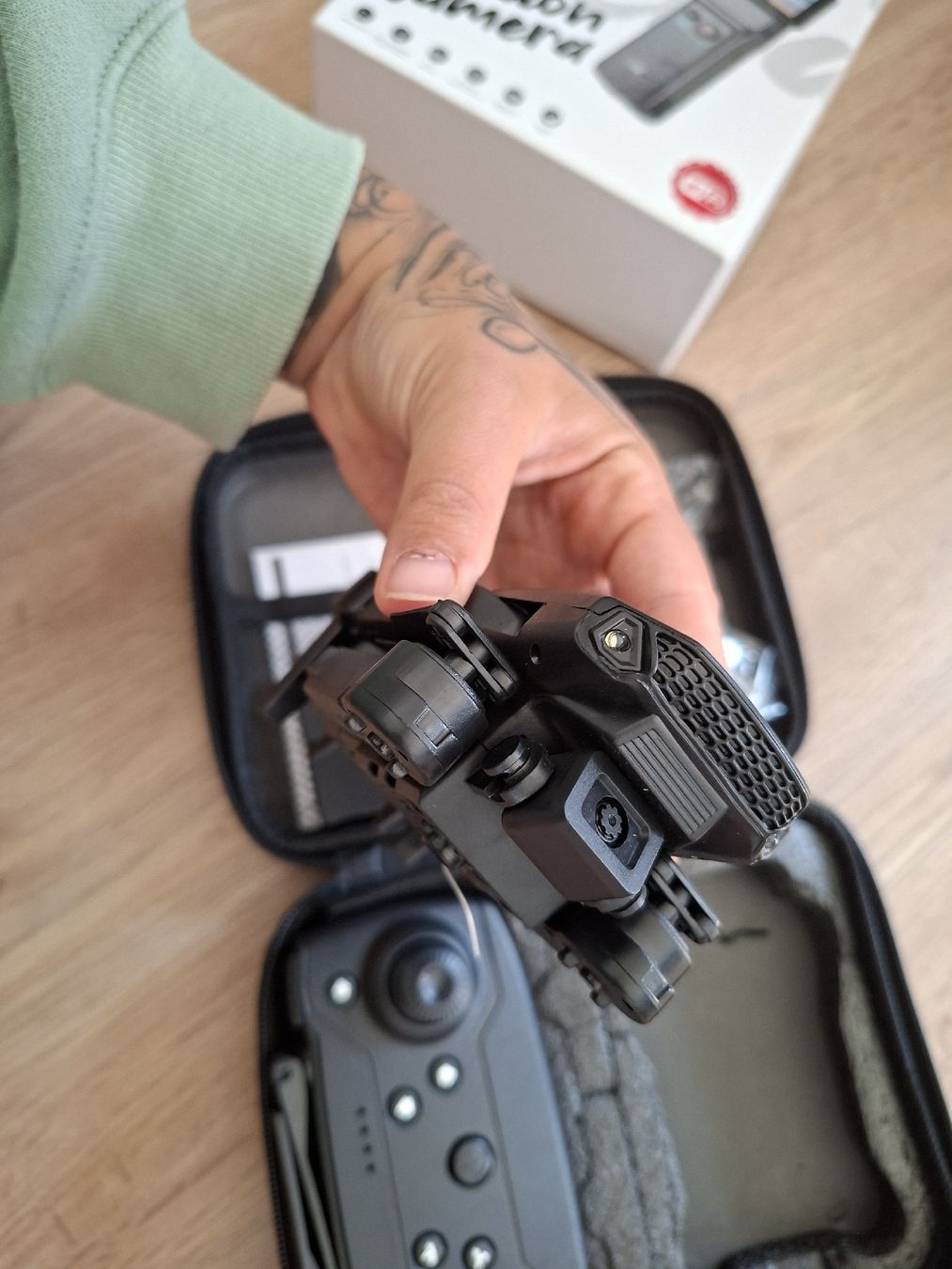Modellismo RC: Drone E88 Pro avec télécommande et accessoires, état neuf – Nuovo e nell'imballaggio originale da Ponts-de-Martel venduto da zai_ksg8 1