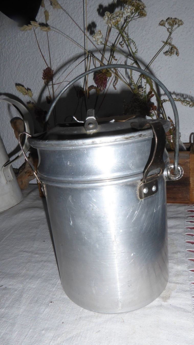 Sonstiges für Haushalt & Wohnen: Antikes Kesseli mit Deckel Höhe 13 cm – Gebraucht aus Sargans von Benziner