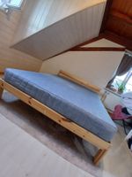 Bett mit Matratze, IKEA, Holz 140x200 cm, in gutem Zustand